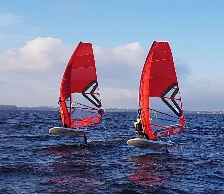 RTC-surftalenten ook in winterkou gewoon het water op