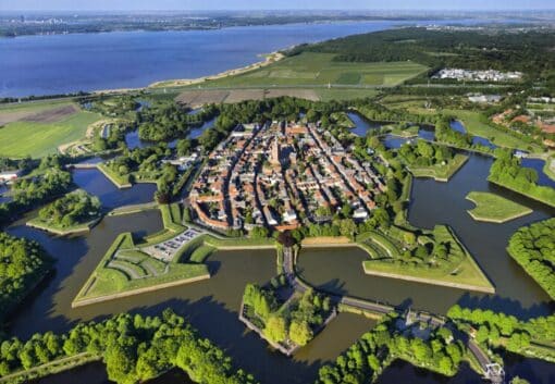 Luchtfoto van Naarden Vesting